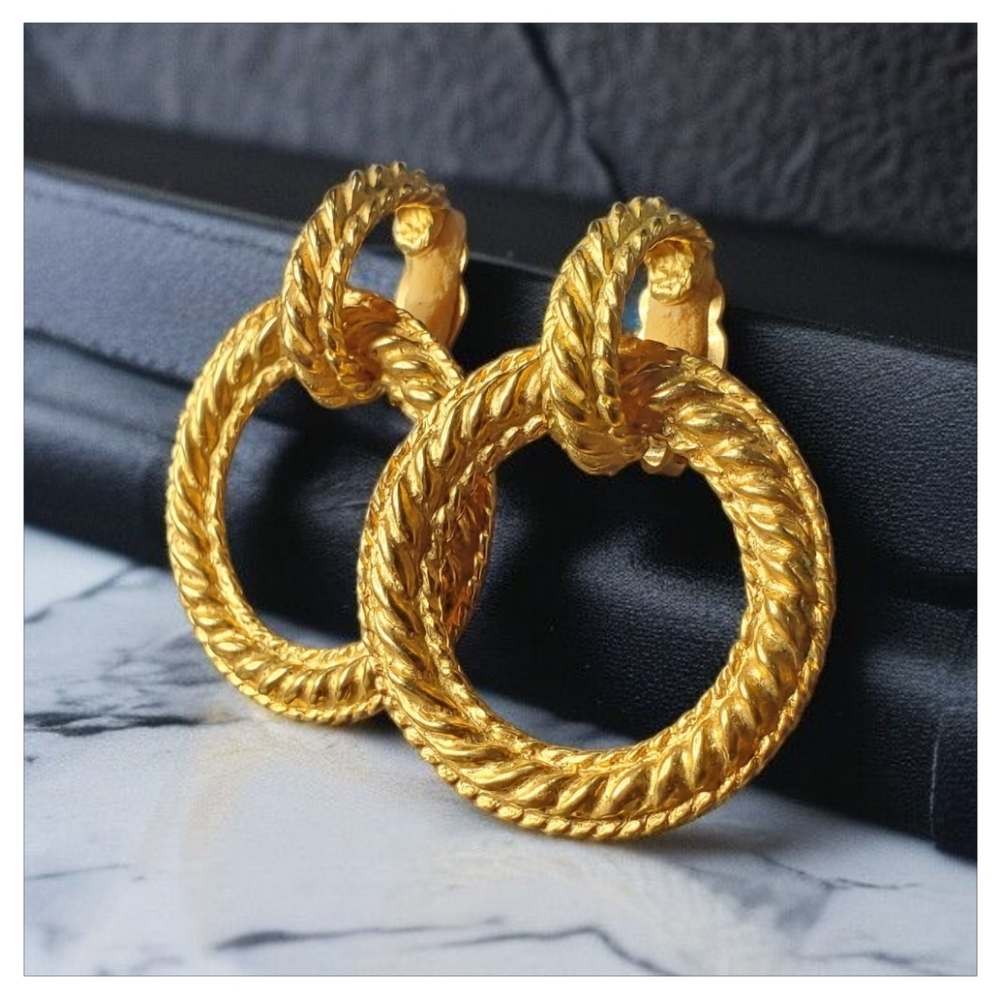 DEANNA HAMRO Vintage 80's 18k Gold Plated Big Byzantine Hoop Clip-on Earrings! - Picture 2 of 6